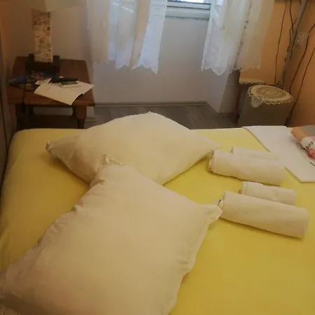 Atena * Komiža