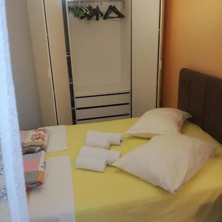 Atena Komiža